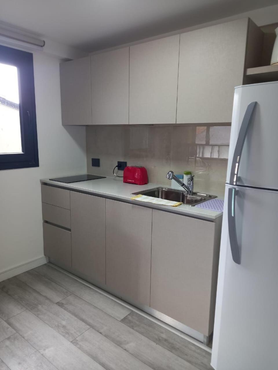 Hermoso Estudio En Barrio Residencial Centrico * San Carlos de Bariloche